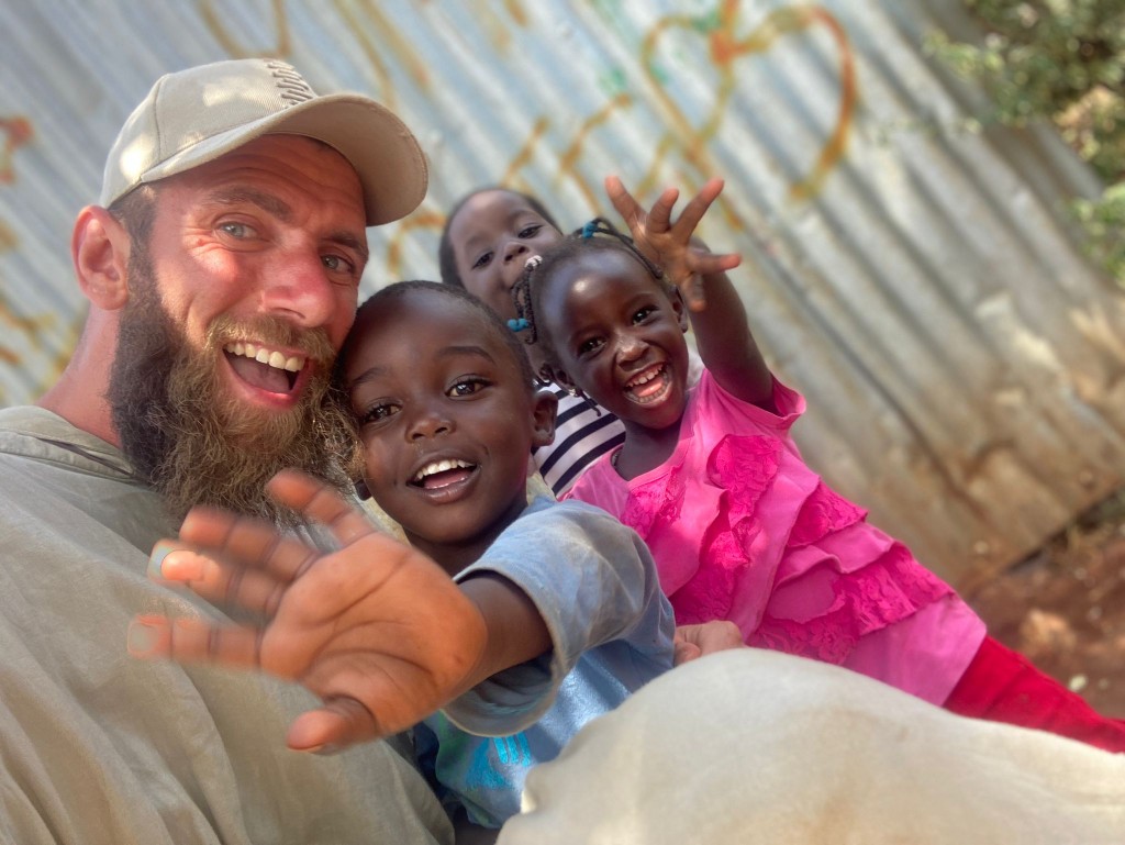 frate Antonio durante la sua missione quaresimale in Kenya